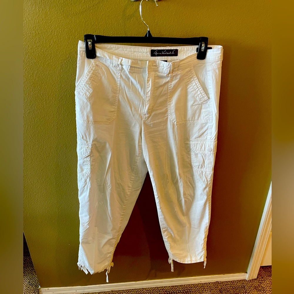 Light weight white below knee pants, summer perfect !
